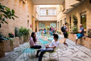 私たちの学校 GRANADA DQ 08