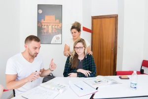 我们学校在格拉纳达（Granada）DQ 16